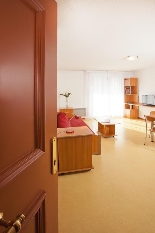 เซฌูร์ แอนด์ อัฟแฟร์ เฌเนฟ แซ็งเฌอนี Aparthotel ภายนอก รูปภาพ