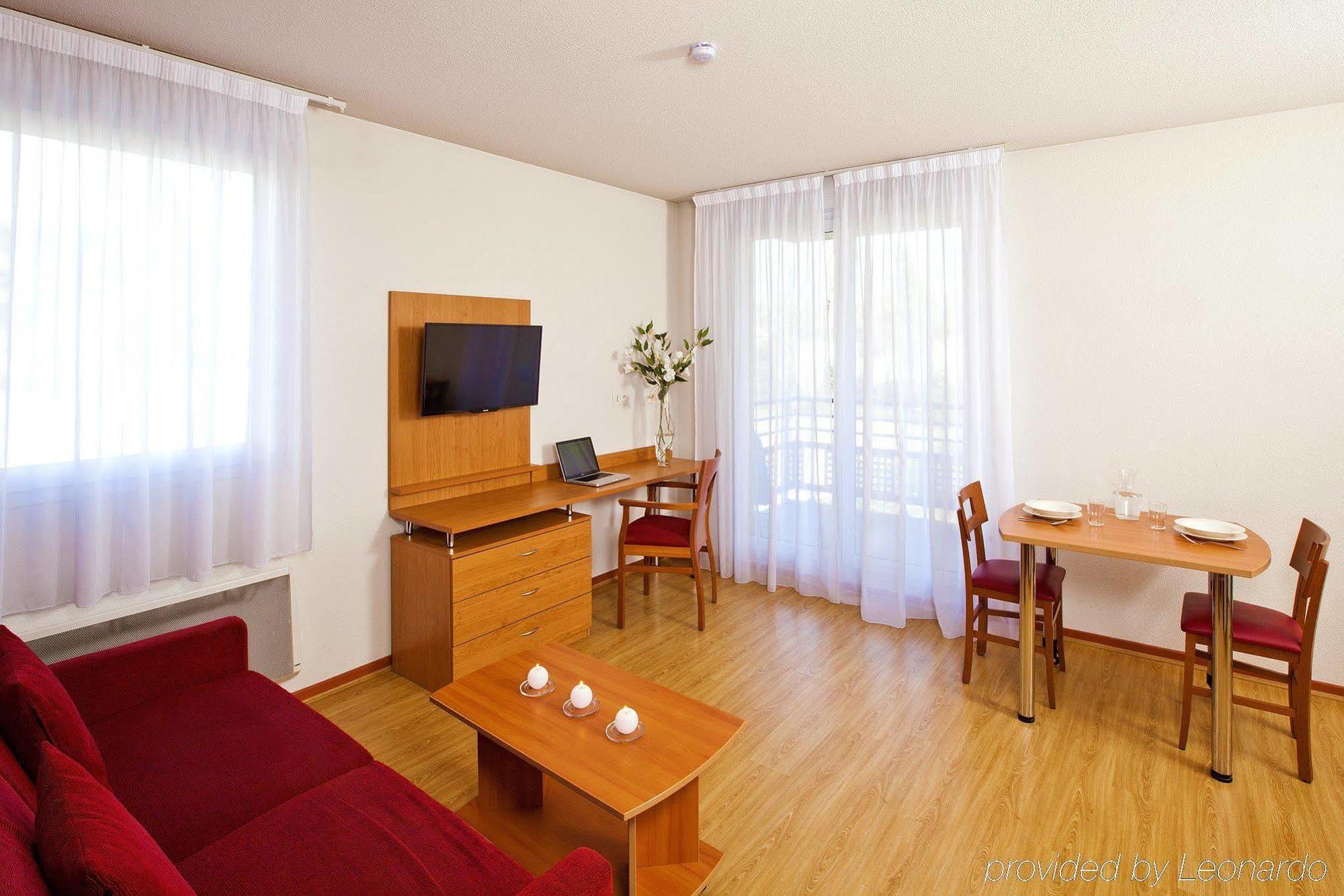 เซฌูร์ แอนด์ อัฟแฟร์ เฌเนฟ แซ็งเฌอนี Aparthotel ภายนอก รูปภาพ